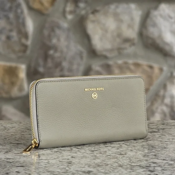 Michael Kors Jet Set Green Continental Wallet - Picture 1 of 6